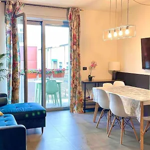 Apartament Center - Modern Flat With Free Parking And Wifi - B, Bergamo